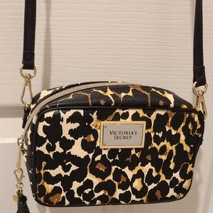 VICTORIA'S SECRET LEOPARD PRINTCROSSBODY BAG